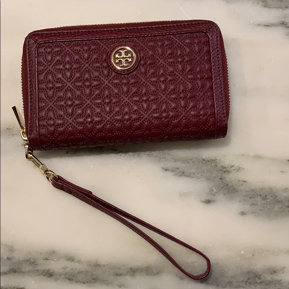 TORY BURCH QUILTED WRISTLET
